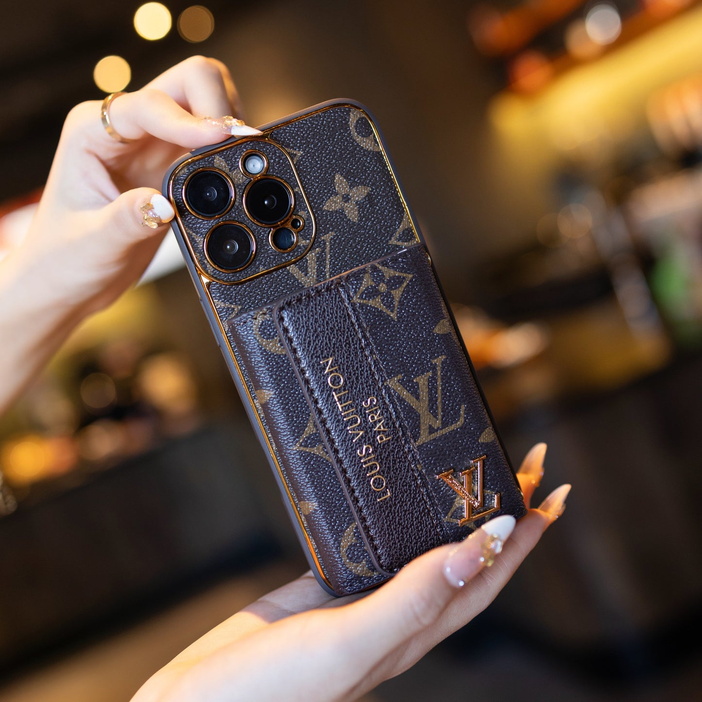 Luxus iPhone-Hülle mit Kartenfach & Trageriemen