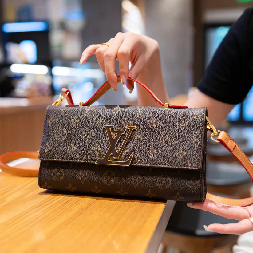 Luxuriöse Lederhandtasche mit Schulterriemen
