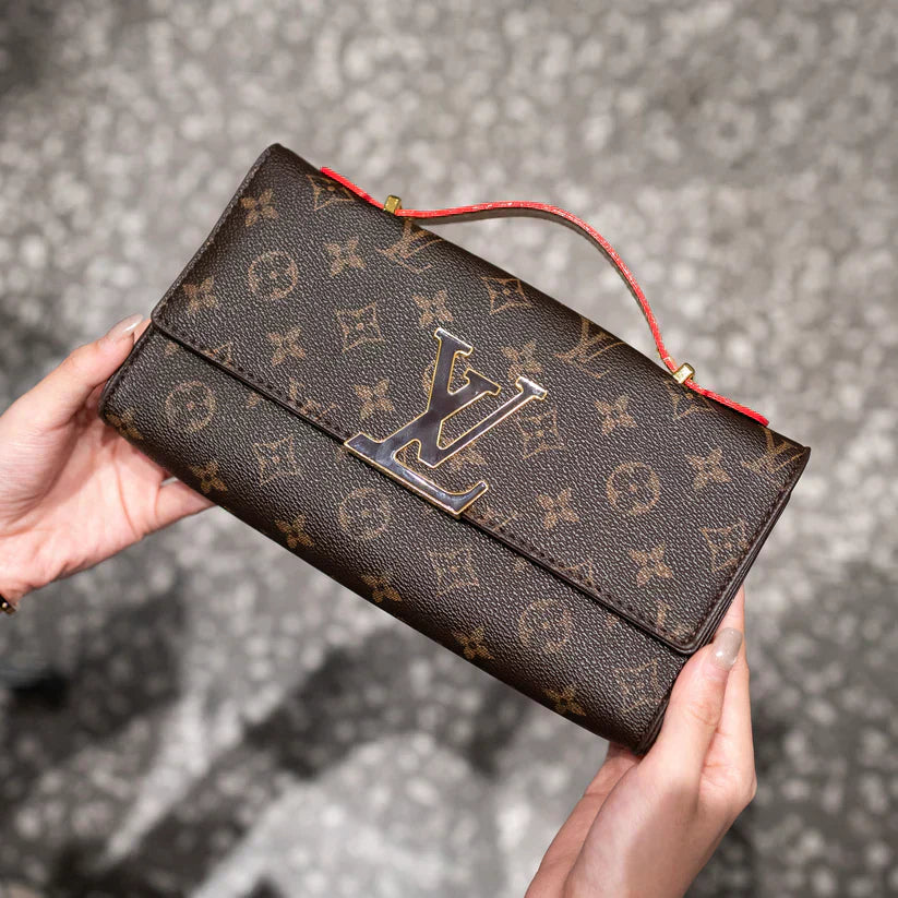 Luxuriöse Lederhandtasche mit Schulterriemen