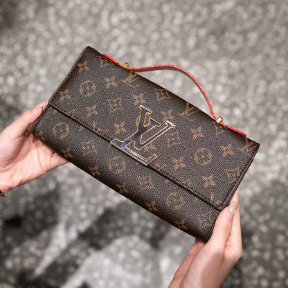 Luxuriöse Lederhandtasche mit Schulterriemen