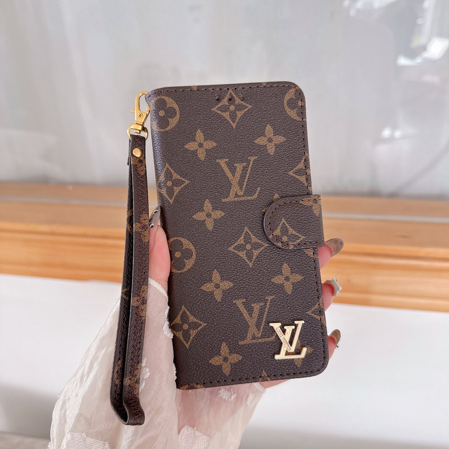 Premium iPhone Wallet-Hülle mit Handschlaufe