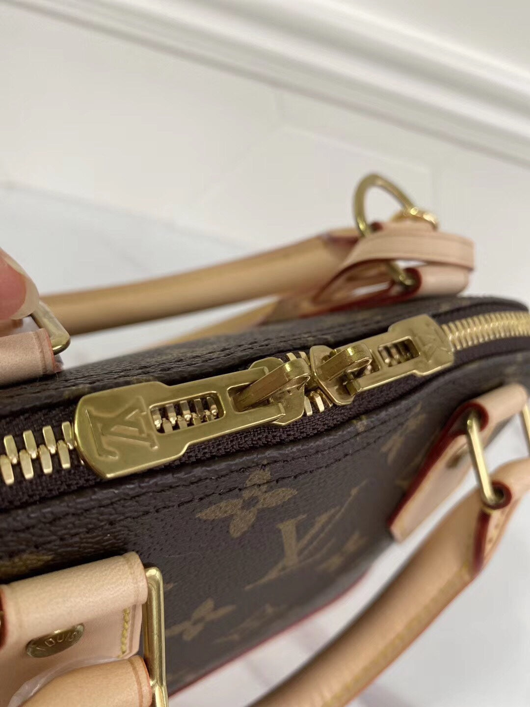 Klassische Monogramm Alma-Bag – Ansicht 4