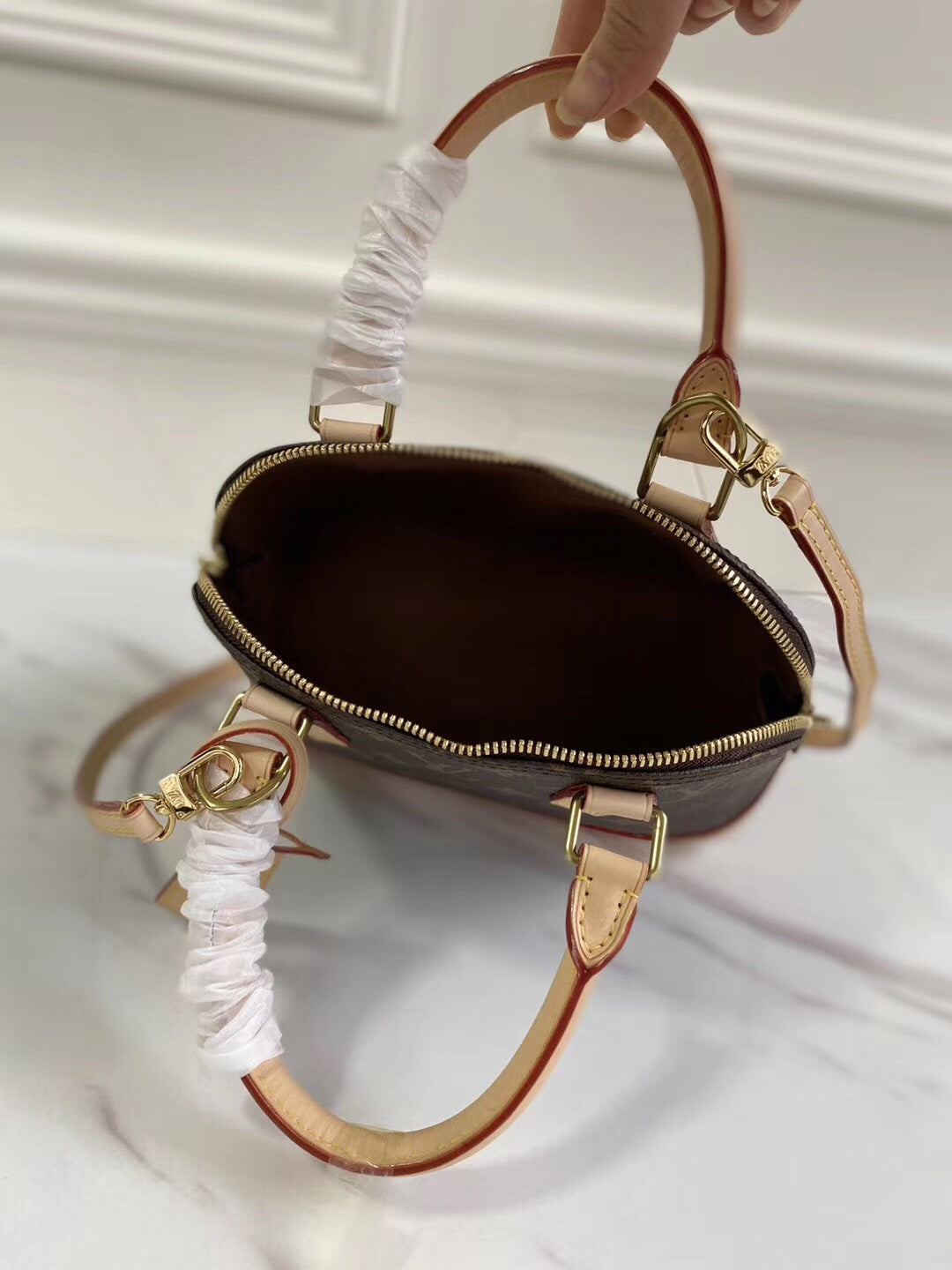 Klassische Monogramm Alma-Bag – Ansicht 11