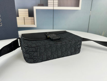 Klassische minimalistische Leder-Crossbody-Tasche – Foto 3