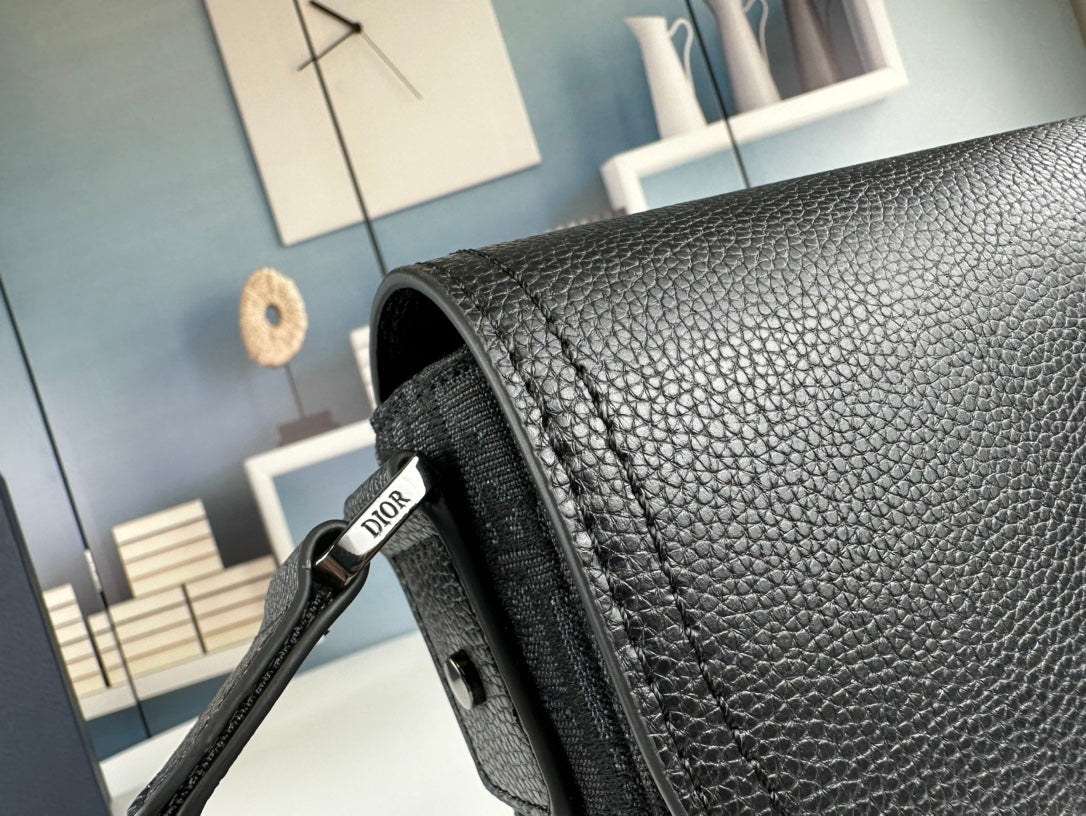 Klassische minimalistische Leder-Crossbody-Tasche – Foto 5
