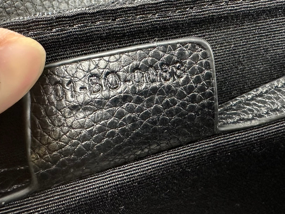 Klassische minimalistische Leder-Crossbody-Tasche – Foto 8