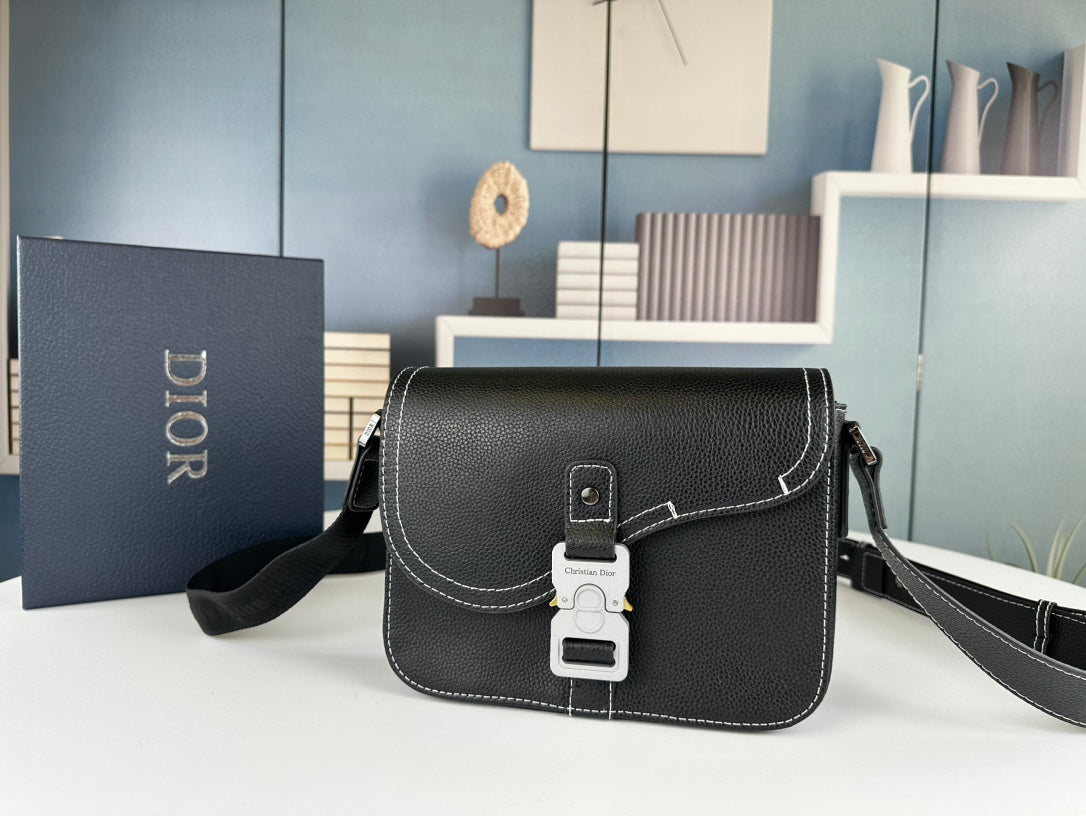Klassische minimalistische Leder-Crossbody-Tasche – Foto 9