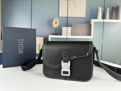 Klassische minimalistische Leder-Crossbody-Tasche – Foto 9