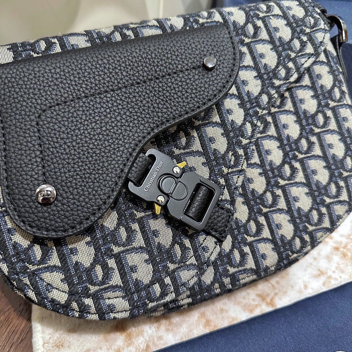 Vintage Monogramm Saddle-Crossbody-Tasche