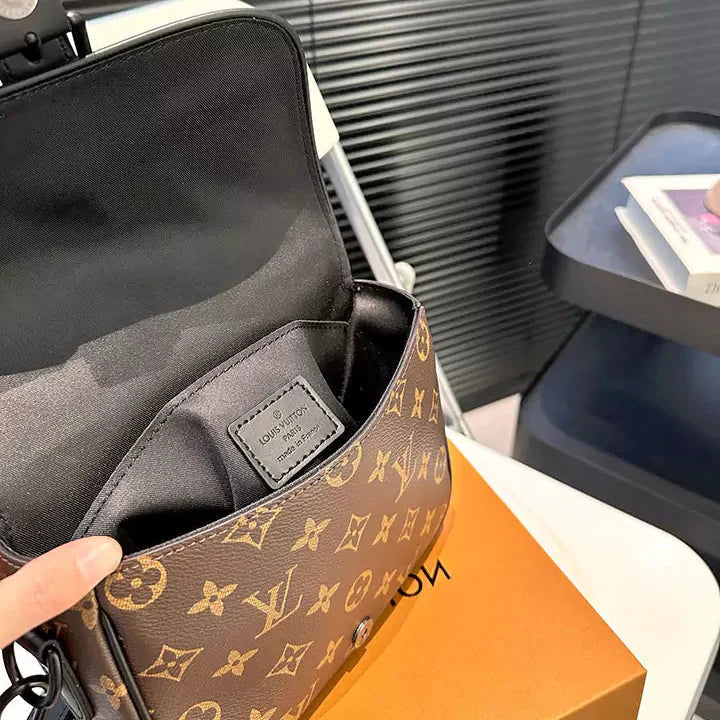 Luxuriöse Monogramm-Ledertasche