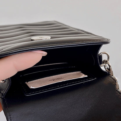 Leder-Handytasche mit Crossbody-Riemen 02