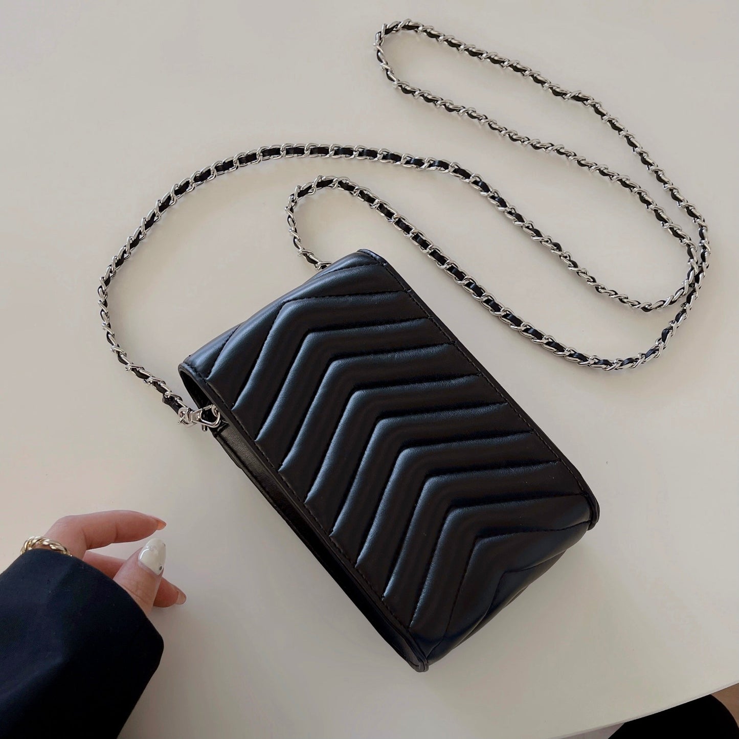 Leder-Handytasche mit Crossbody-Riemen 02