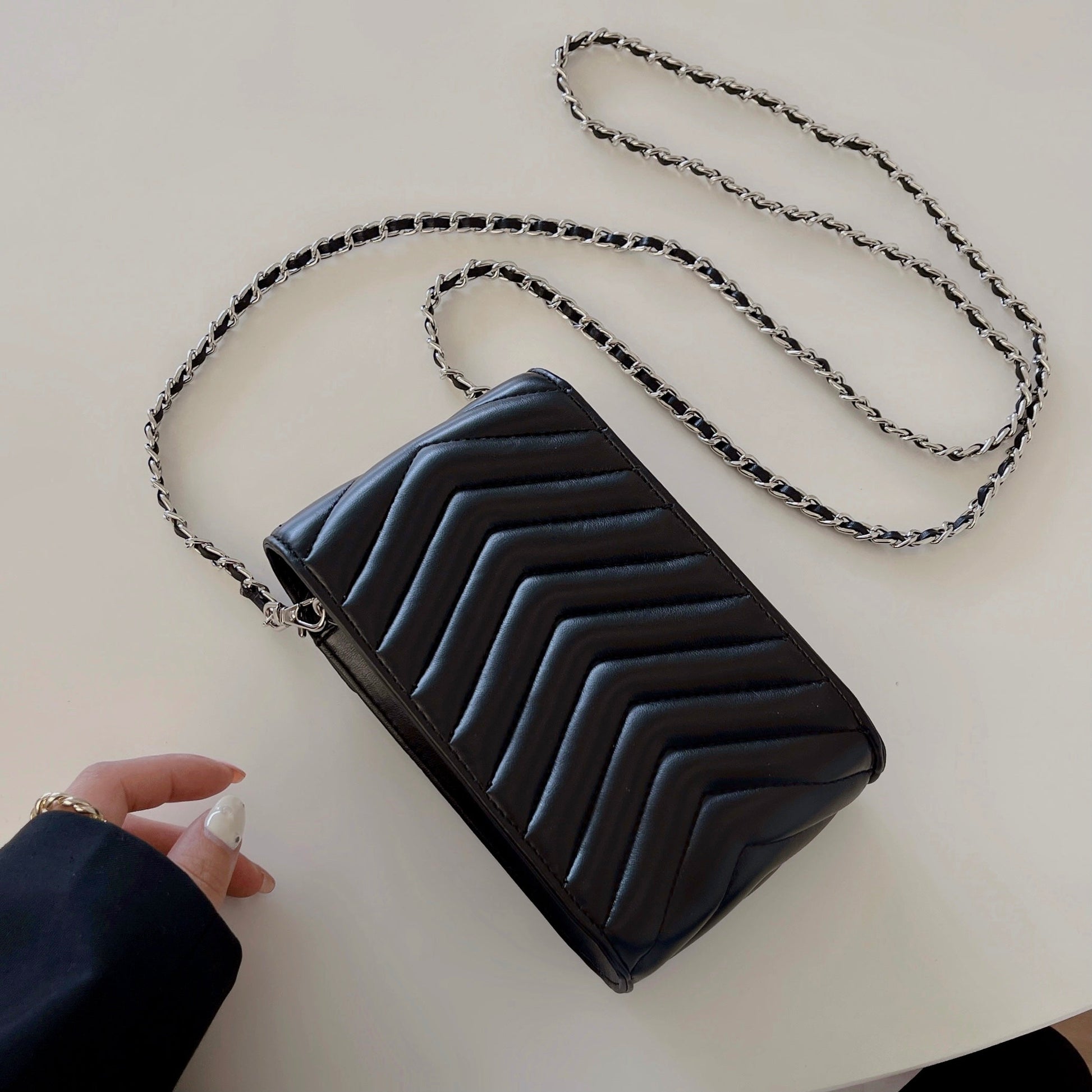 Leder-Handytasche mit Crossbody-Riemen 02