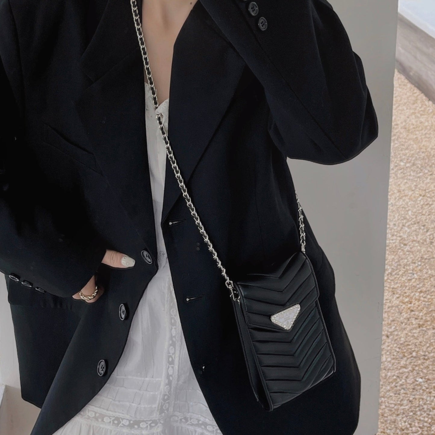 Leder-Handytasche mit Crossbody-Riemen 02