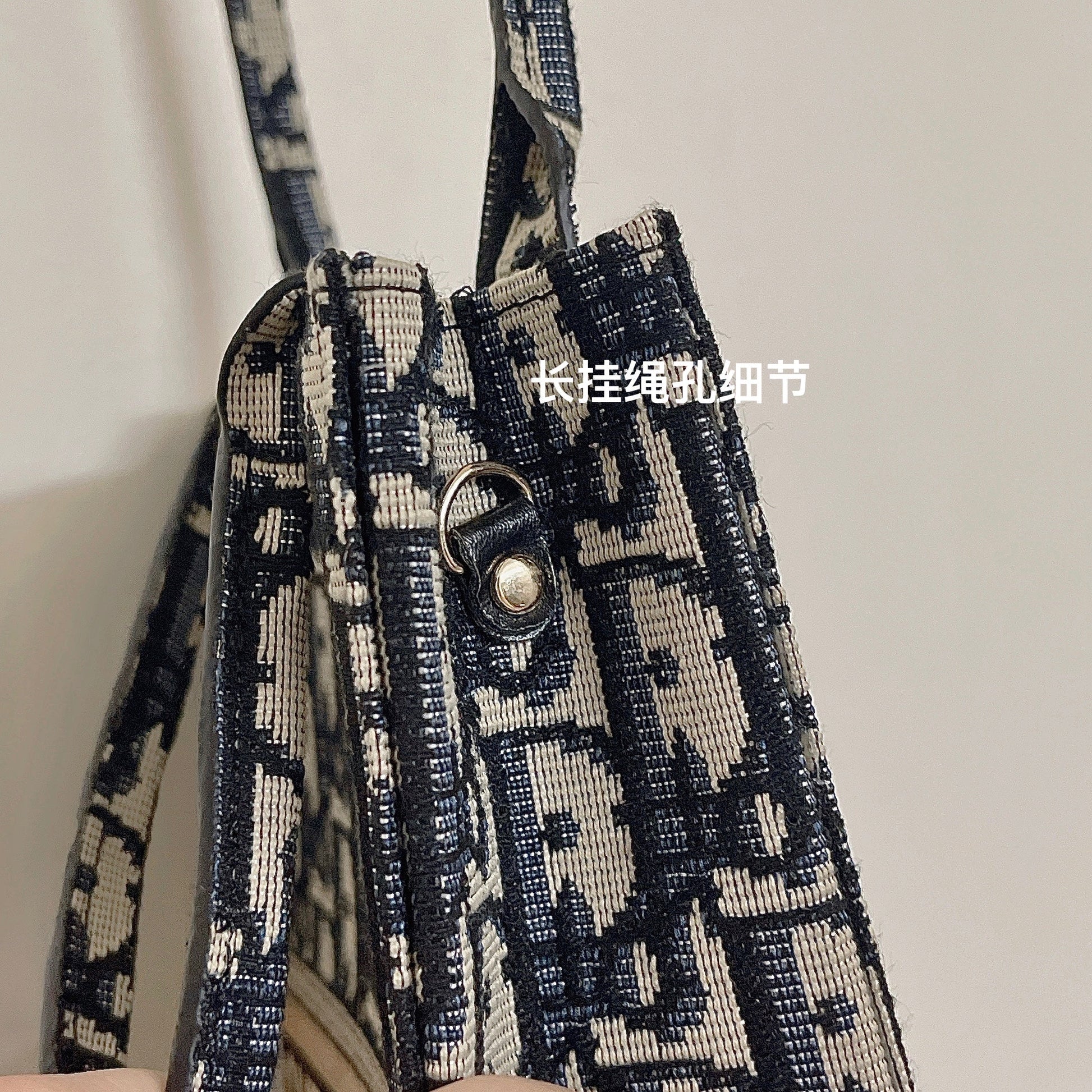 Klassische Tote Bag mit Crossbody-Riemen 03