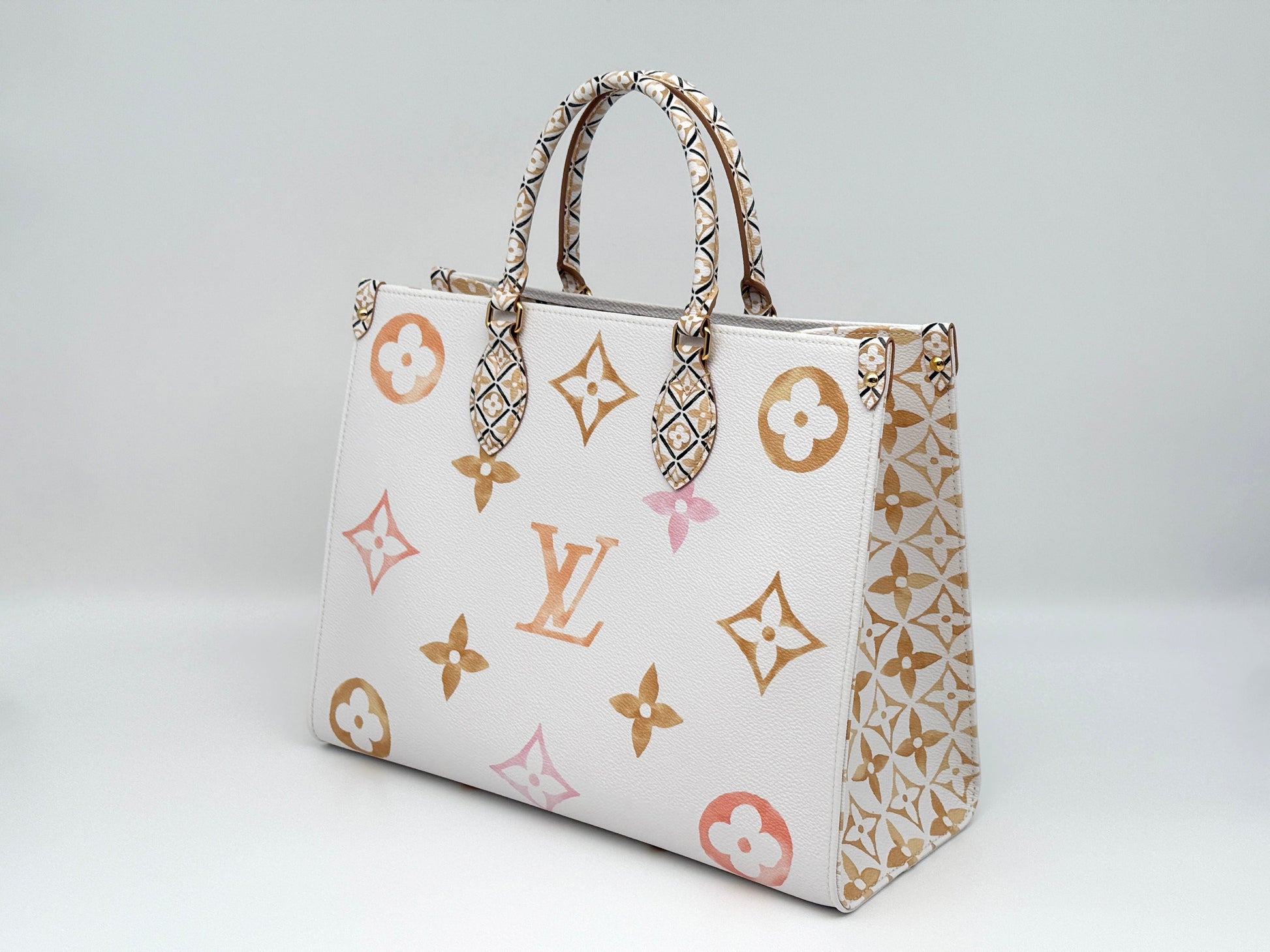OnTheGo MM Tote Bag Beige