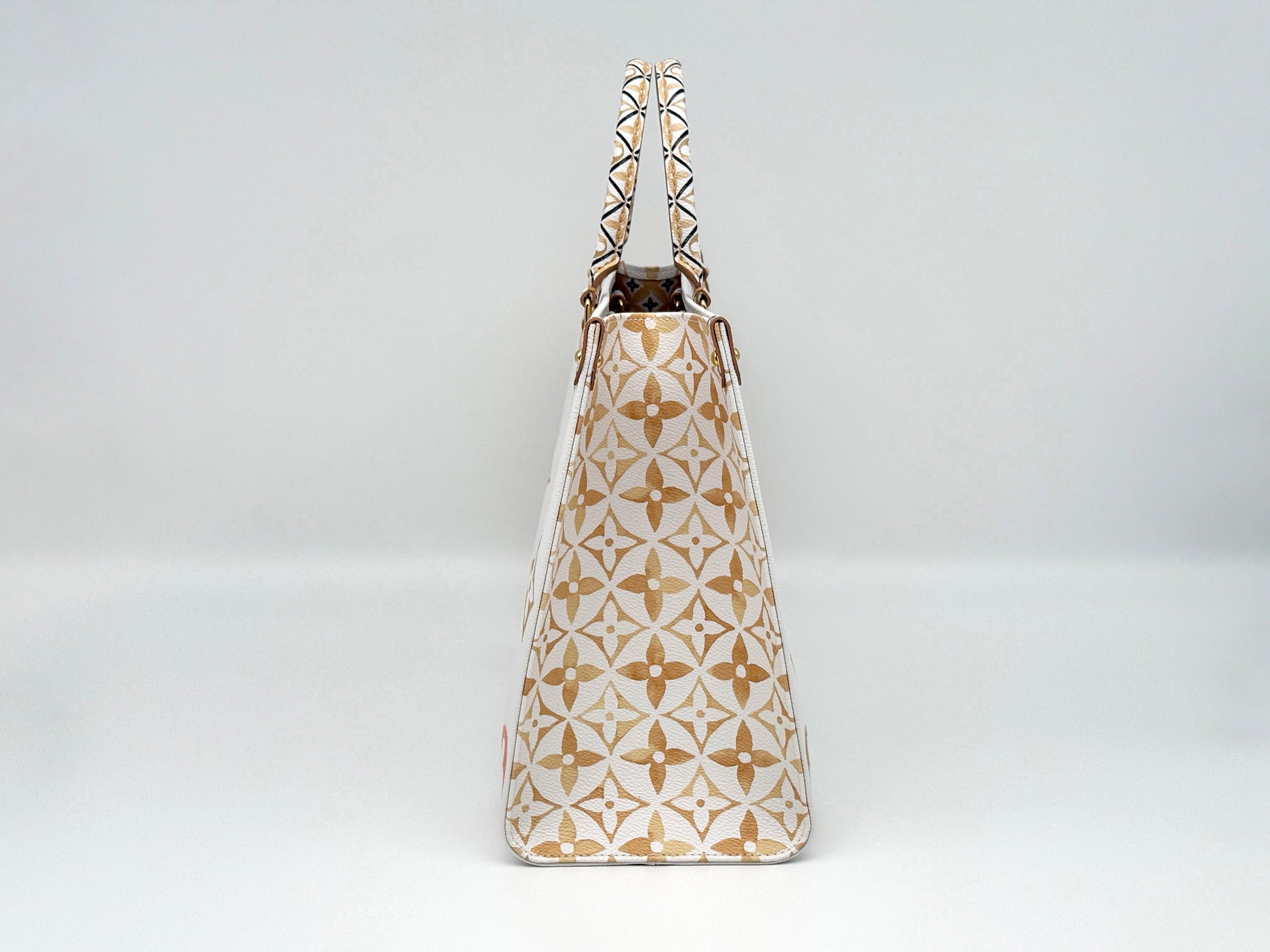 OnTheGo MM Tote Bag Beige