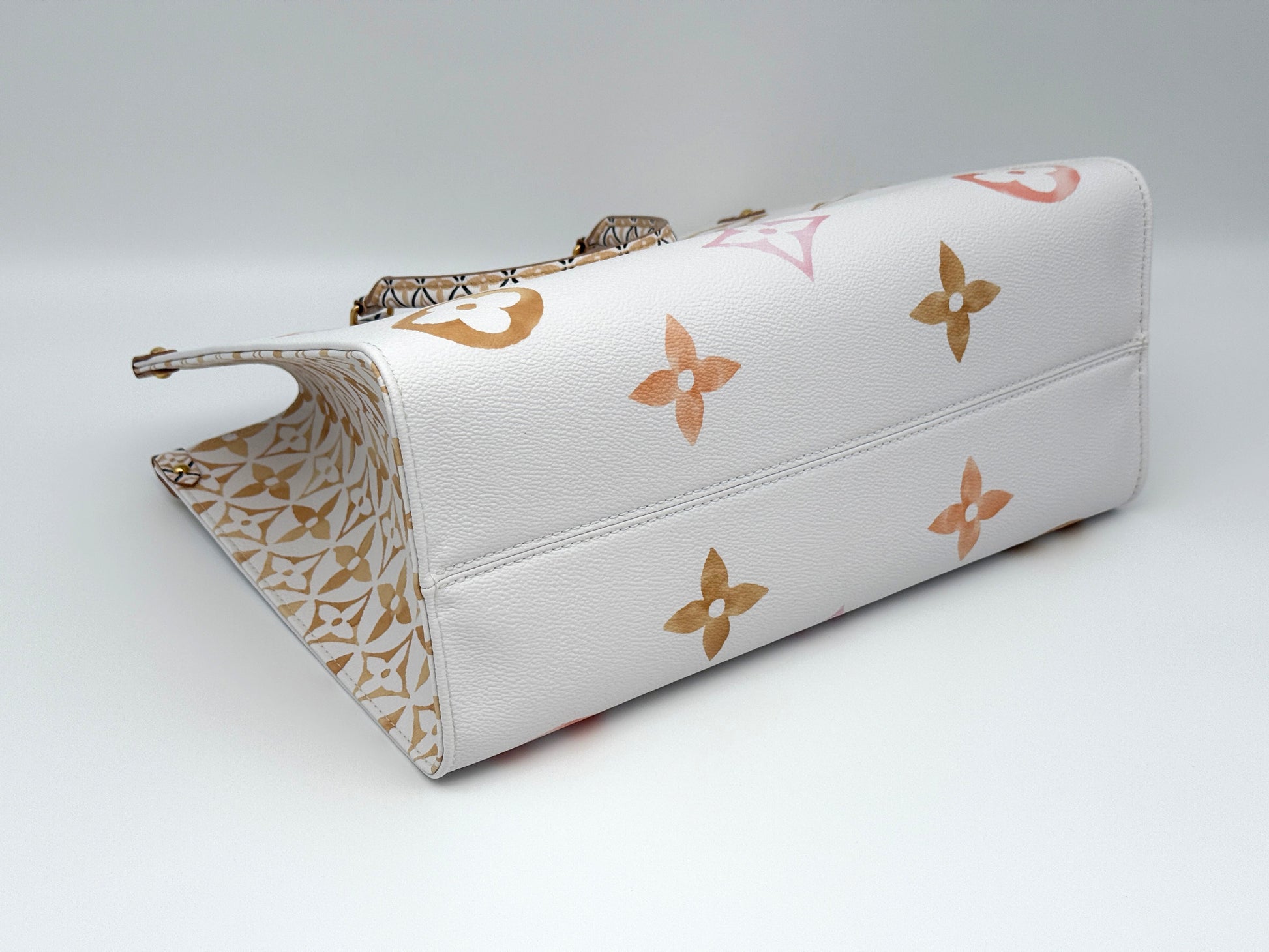 OnTheGo MM Tote Bag Beige