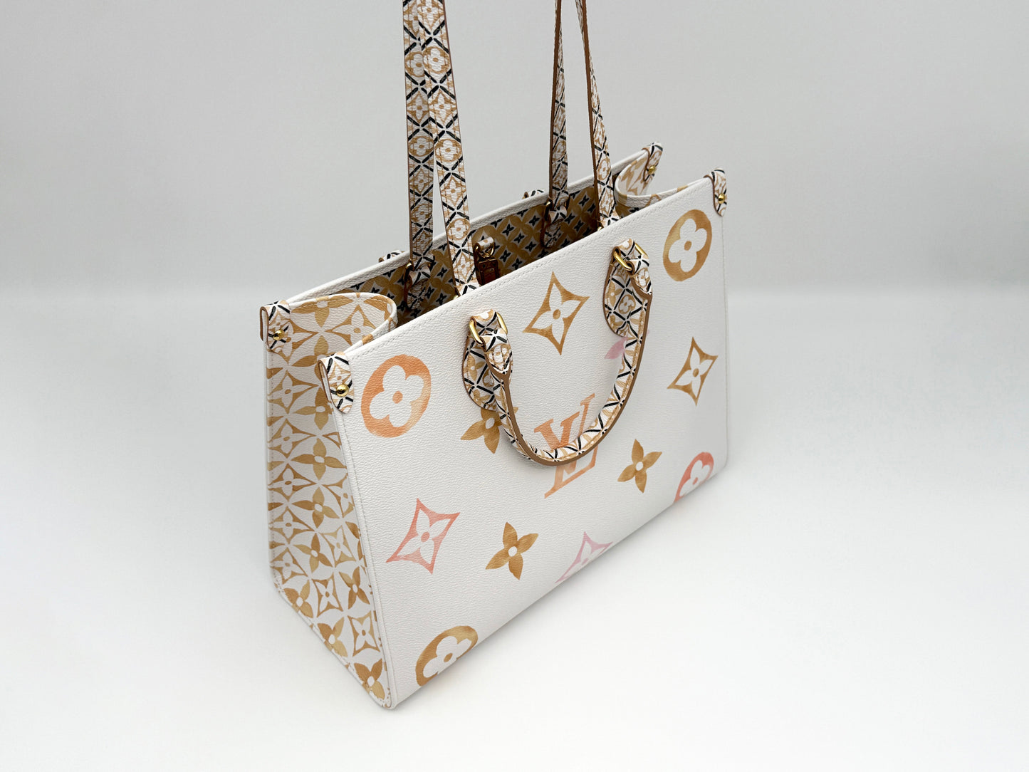 OnTheGo MM Tote Bag Beige