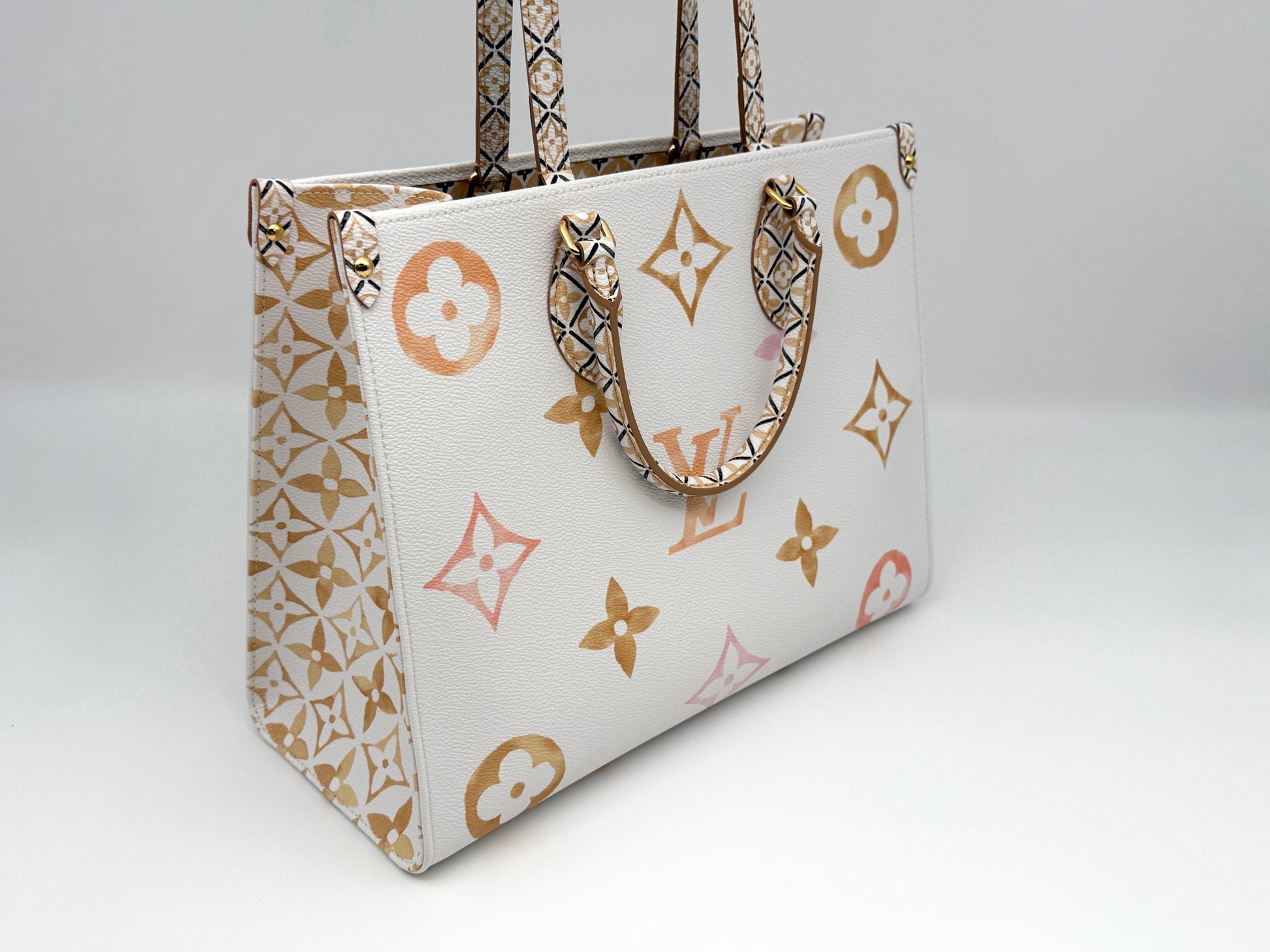 OnTheGo MM Tote Bag Beige