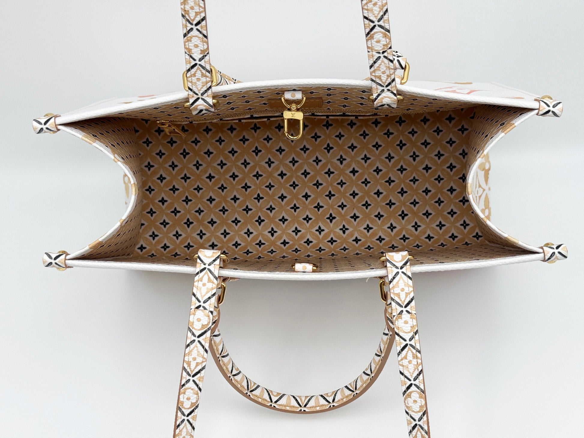 OnTheGo MM Tote Bag Beige