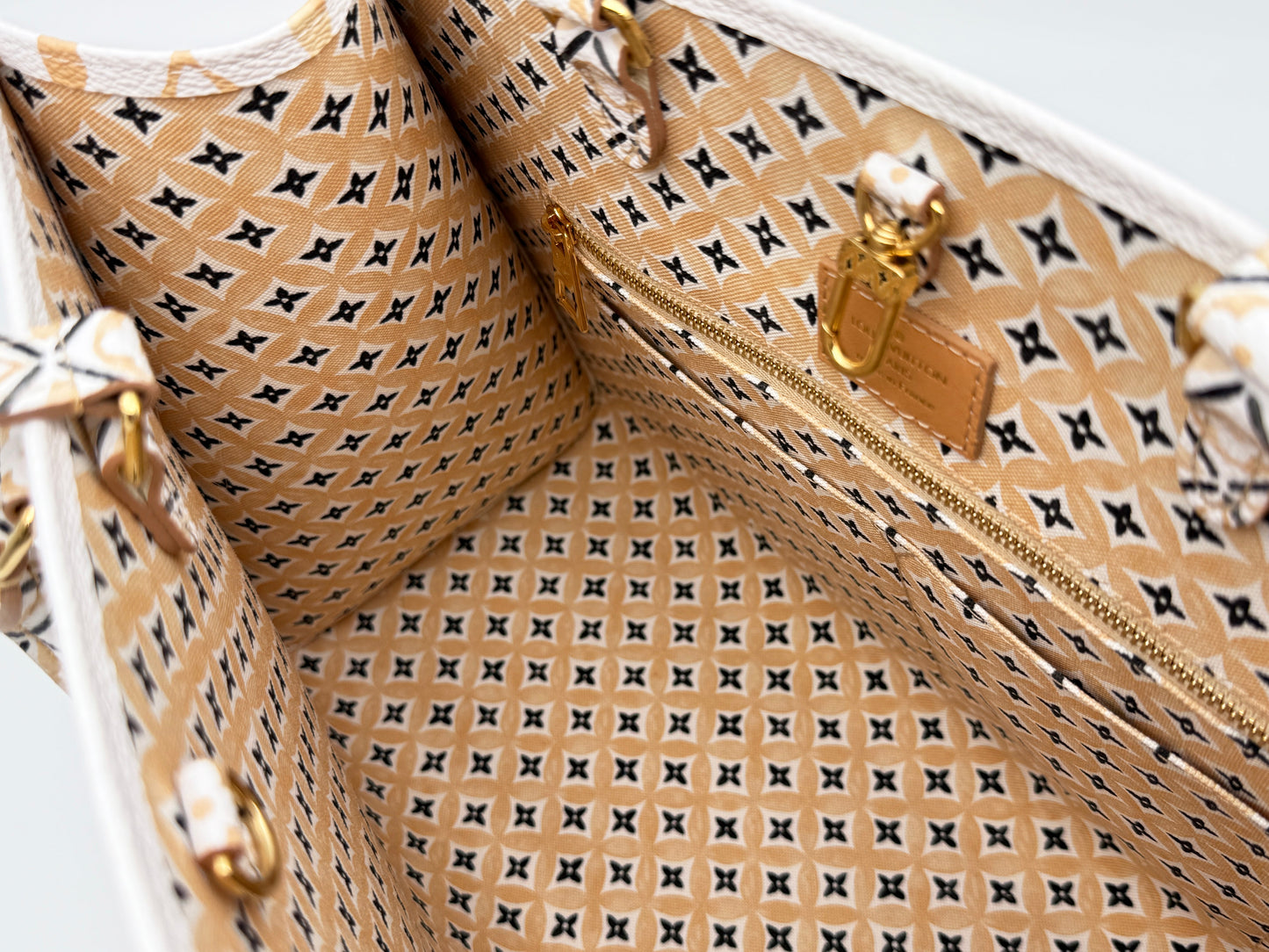 OnTheGo MM Tote Bag Beige