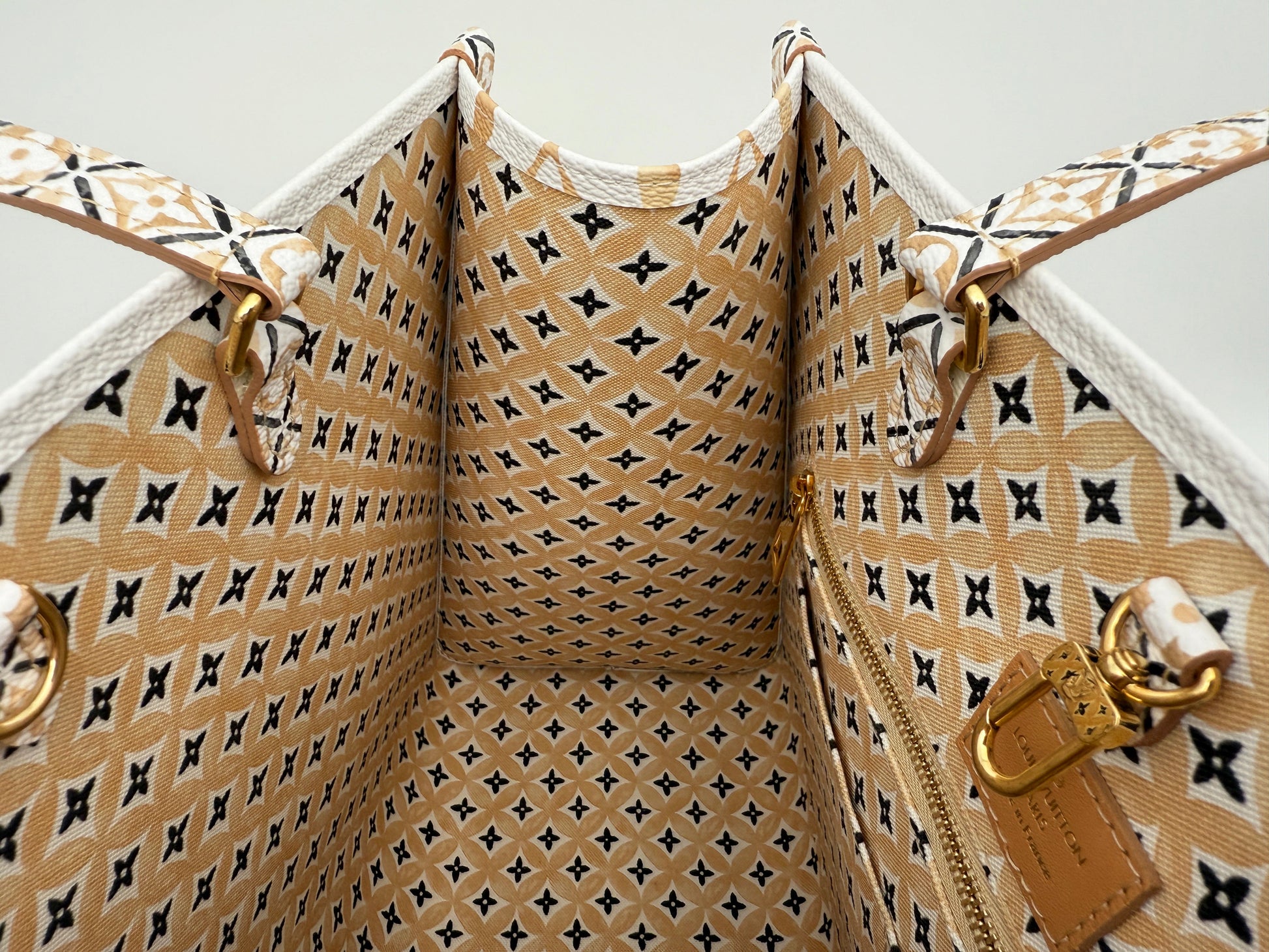 OnTheGo MM Tote Bag Beige
