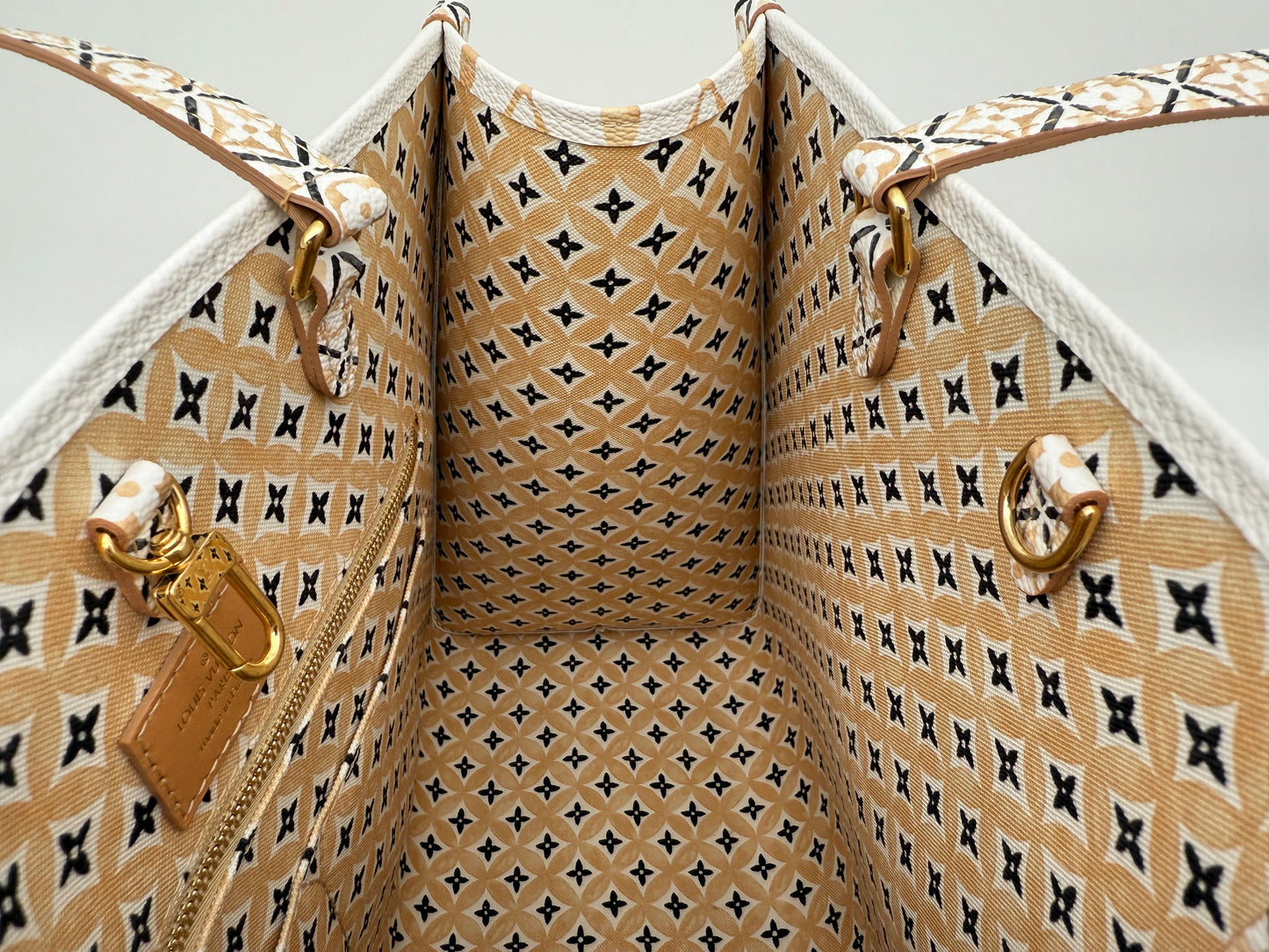 OnTheGo MM Tote Bag Beige